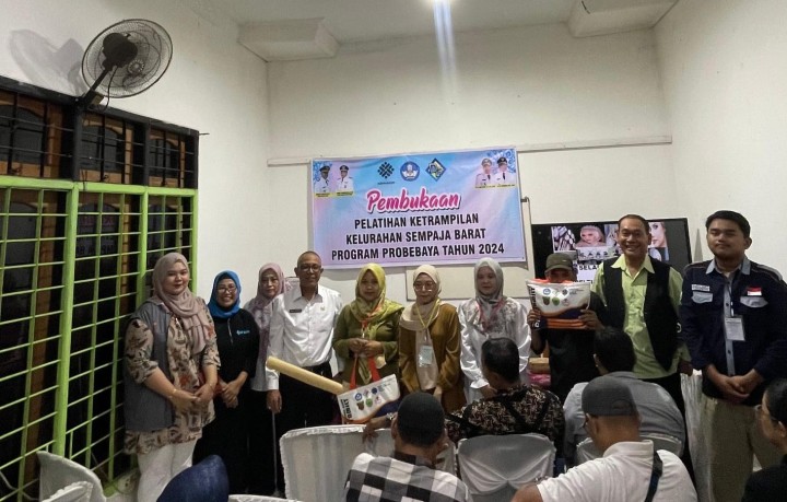 Giat, Rabu 08 Mei 2024, Menghadiri pembukaan pelatihan dan permohonan membuka acara wirausaha masyarakat program Probebaya tahun 2024 dihadiri oleh Lurah dan Kasi Kesra.