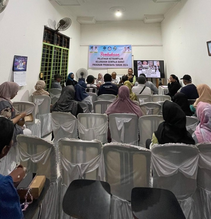 Giat, Rabu 08 Mei 2024, Menghadiri pembukaan pelatihan dan permohonan membuka acara wirausaha masyarakat program Probebaya tahun 2024 dihadiri oleh Lurah dan Kasi Kesra.
