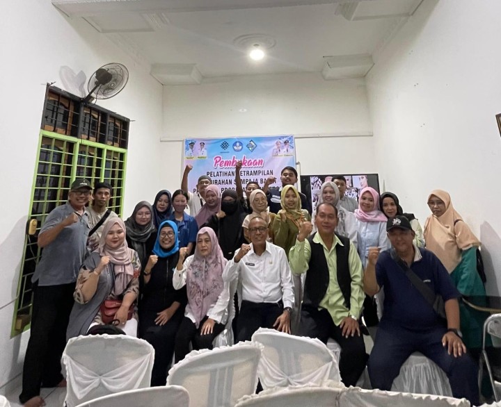 Giat, Rabu 08 Mei 2024, Menghadiri pembukaan pelatihan dan permohonan membuka acara wirausaha masyarakat program Probebaya tahun 2024 dihadiri oleh Lurah dan Kasi Kesra.