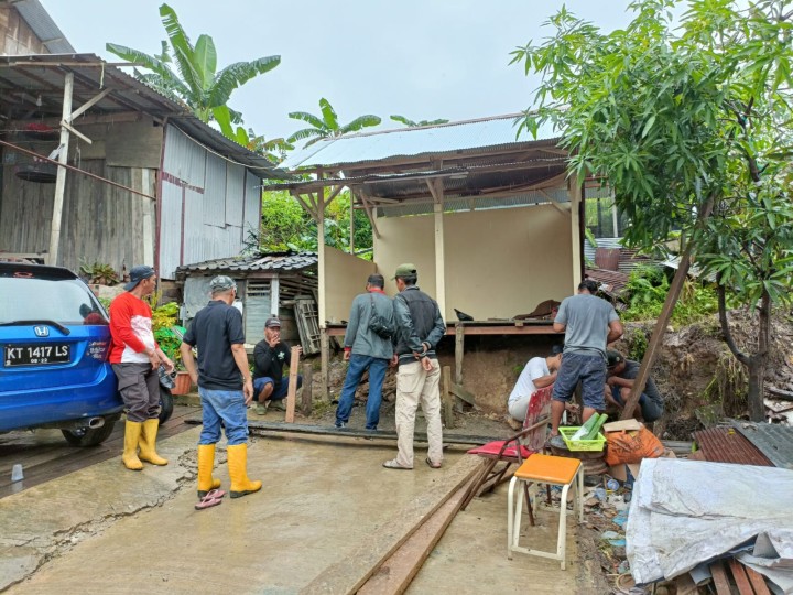 Giat, Minggu 12 Mei 2024 Gotong royong kebersihan lingkungan di wilayah RT se-kel. sempaja barat di perum Pinang Mas RT 06, Jl KH Wahid Hasyim GG unggul RT 10, jl kh Wahid Hasyim RT 12 lanjut tanam toga di kantor kelurahan sempaja barat.