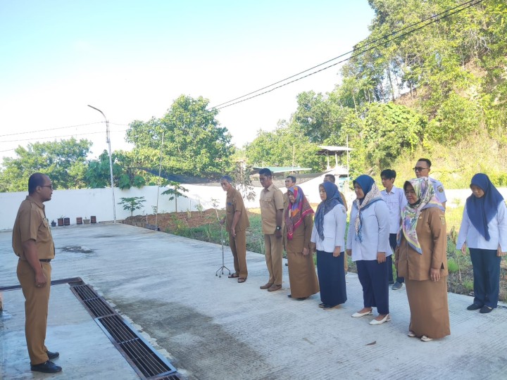 Giat, Senin 13 Mei 2024 Melaksanakan apel Senin pagi di kelurahan sempaja barat di pimpin oleh Kasi Tapem.