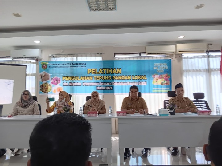 Giat, Selasa 14 Mei 2024 Menghadiri pelatihan pengolahan tepung pangan lokal di aula kantor kecamatan Samarinda Utara di hadiri oleh staf Kasi Kesra.i Kesra.