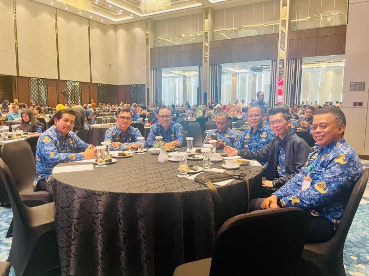 Giat, Jum'at 17 Mei 2024 Menghadiri Kick Off kegiatan program pembangunan dan pemberdayaan masyarakat (Probebaya) tahun 2024 di Hotel Mercure Samarinda dihadiri oleh Lurah.