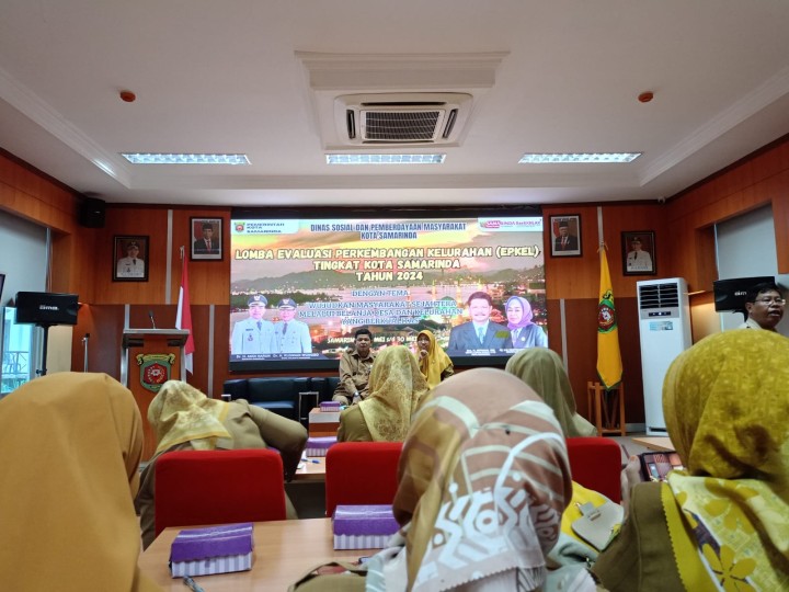 Giat, Senin 27 Mei 2024 Melaksanakan apel Senin pagi di kelurahan sempaja barat di pimpin oleh Kasi Tapem & Menghadiri Pembukaan lomba kelurahan tingkat kota Samarinda tahun 2024 di aula gedung Inspektorat daerah Kota Samarinda Lt 2 di hadiri oleh Seklur.
