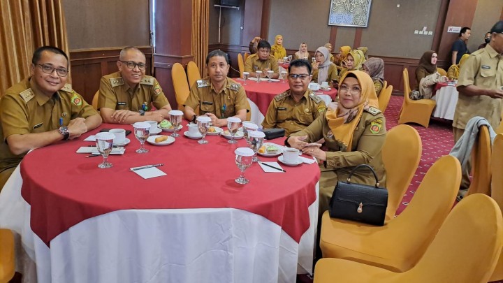 Giat, Senin 27 Mei 2024, Menghadiri Sosialisasi Penerimaan peserta Didik Baru Kelas X di Ruang pertemuan SMA 16 Negeri 16 Samarinda dihadiri Kasi Kesra & Menghadiri Sosialisasi Keputusan Menteri Sosial Nomor 73 Tahun 2024 di Hotel Grand Sawit Samarinda di hadiri Lurah.