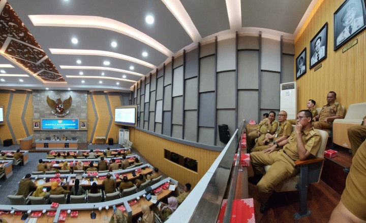 Giat, Selasa 28 Mei 2024, Bimtek Siks-NG Operator Kelurahan di gedung graha tepian jl. Basuki Rahmat dihadiri oleh staf Kesra & Rapat koordinasi di Ruang Rapat Mangkupalas Lt 2 balaikota Samarinda dihadiri Lurah.