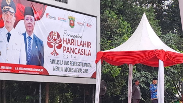 Giat, Sabtu 01 Juni 2024, Mengikuti upacara peringatan Hari Lahir Pancasila di lapangan parkir barat balaikota dihadiri Lurah & Menghadiri pelantikan dan pengambilan Sumpah/Janji jabatan pengawas Kelurahan/Desa se-kota Samarinda di Hotel Aston Samarinda dihadiri Kasi Tapem.