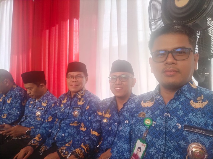Giat, Sabtu 01 Juni 2024, Mengikuti upacara peringatan Hari Lahir Pancasila di lapangan parkir barat balaikota dihadiri Lurah & Menghadiri pelantikan dan pengambilan Sumpah/Janji jabatan pengawas Kelurahan/Desa se-kota Samarinda di Hotel Aston Samarinda dihadiri Kasi Tapem.