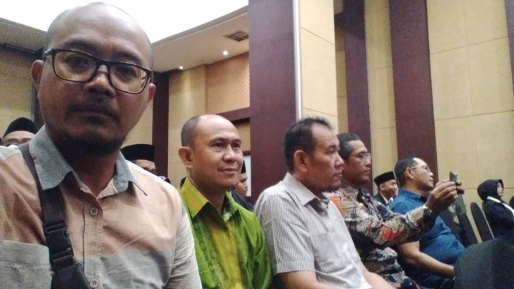 Giat, Sabtu 01 Juni 2024, Mengikuti upacara peringatan Hari Lahir Pancasila di lapangan parkir barat balaikota dihadiri Lurah & Menghadiri pelantikan dan pengambilan Sumpah/Janji jabatan pengawas Kelurahan/Desa se-kota Samarinda di Hotel Aston Samarinda dihadiri Kasi Tapem.