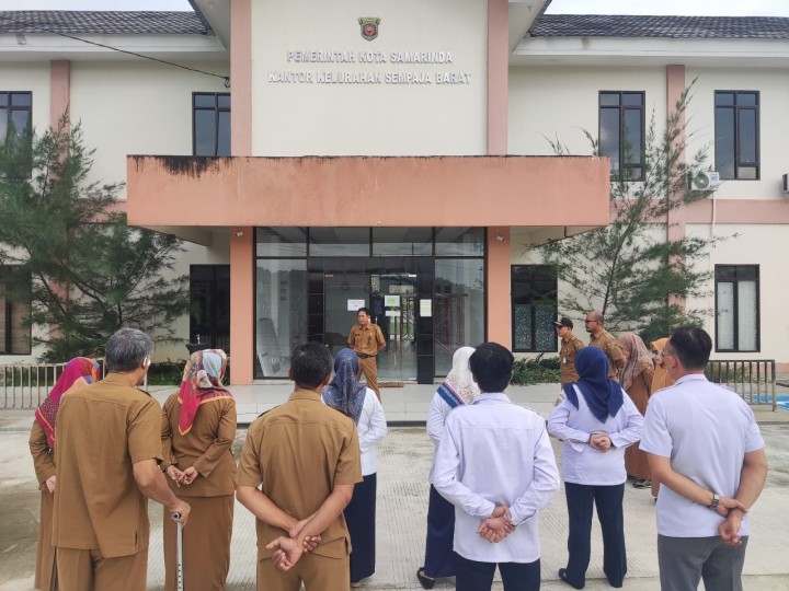 Giat, Senin 03 Juni 2024, Melaksanakan apel Senin pagi di kelurahan sempaja barat di pimpin oleh Seklur & Menghadiri Rapat koordinasi Evaluasi Layanan Informasi Publik "Menuju Indonesia Emas Transformasi Layanan Informasi Publik Digital dalam mendukung IKN" di Ruang Mangkupalas balaikota Lt 2 dihadiri Seklur.