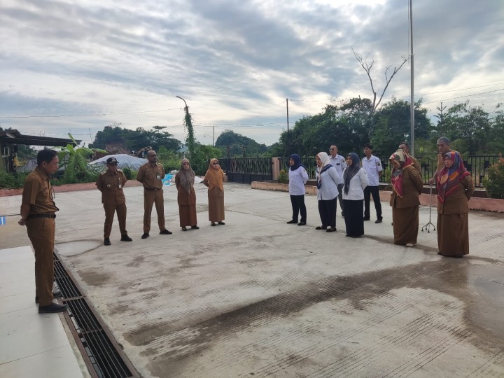 Giat, Senin 03 Juni 2024, Melaksanakan apel Senin pagi di kelurahan sempaja barat di pimpin oleh Seklur & Menghadiri Rapat koordinasi Evaluasi Layanan Informasi Publik "Menuju Indonesia Emas Transformasi Layanan Informasi Publik Digital dalam mendukung IKN" di Ruang Mangkupalas balaikota Lt 2 dihadiri Seklur.