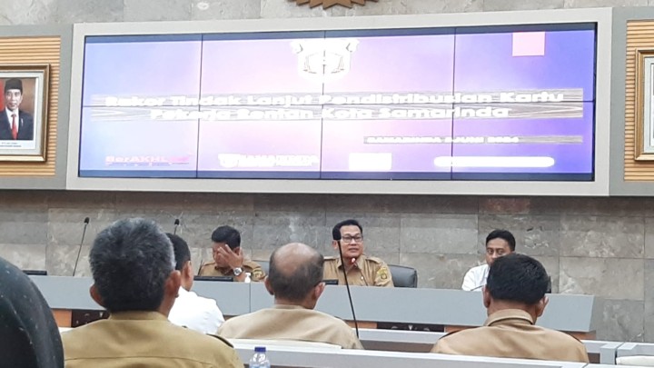 Giat, Senin 03 Juni 2024, Menghadiri Rapat pembagian Kartu peserta pekerja Rentan di ruang rapat utama Mangkupelas Lt 2 dihadiri oleh Kasi Kesra.
