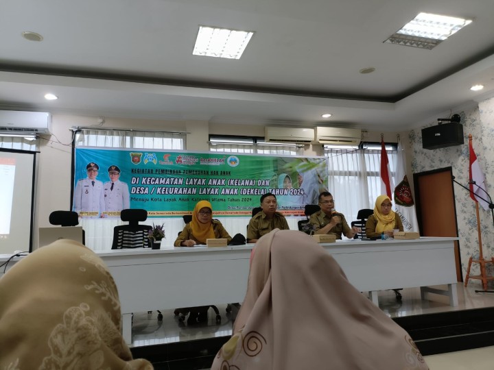 Giat, Selasa 04 Juni 2024 Menghadiri Rapat kegiatan pembinaan pemenuhan Hak Anak di Kecamatan Layak Anak (Kelana) dan Desa / Kelurahan Layak Anak (Dekela) Tahun 2024 di Aula kantor kecamatan Samarinda Utara dihadiri Kasi Kesra dan Kasi Ekbang.