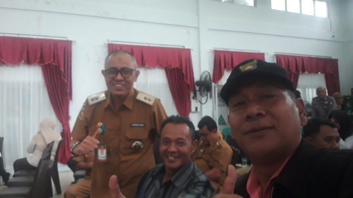Giat, Selasa 04 Juni 2024, Menghadiri Rapat Sosialisasi gerakan membayar pajak kendaraan bermotor (PKB) secara Non Tunai melalui channel E-samsat di Ruang serba Guna Kantor Kecamatan Samarinda Ulu dihadiri Lurah