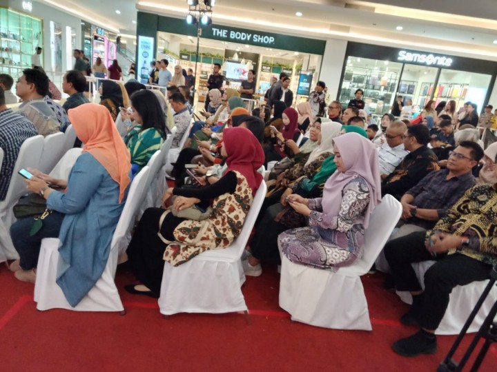 Giat, Sabtu 08 Juni 2024 Menghadiri Baimbai Innovation Fair Tahun 2024 (Bulan Kompetisi Inovasi menuju Samarinda Berdaya Saing) di Atrium Bigmall Samarinda dihadiri Lurah.