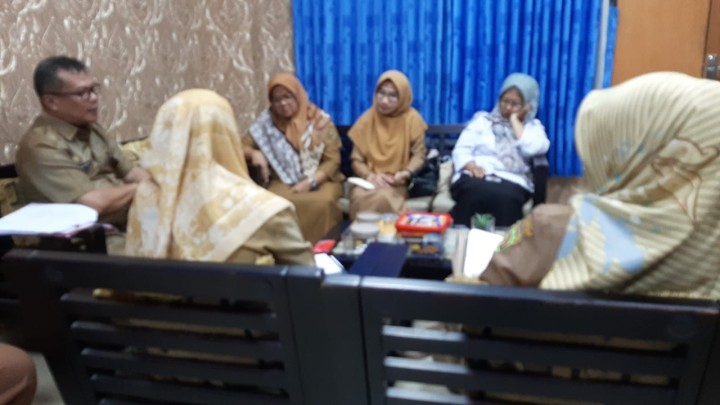Giat, Senin 10 Juni 2024, Melaksanakan apel Senin pagi di kelurahan sempaja barat di pimpin oleh Kasi Tapem & Menghadiri Rapat Evaluasi Anggaran Triwulan 1 di Ruang Rapat Camat Samarinda Utara di hadiri oleh Kasi Ekbang, Kasi Kesra dan Bendahara kelurahan beserta staf.