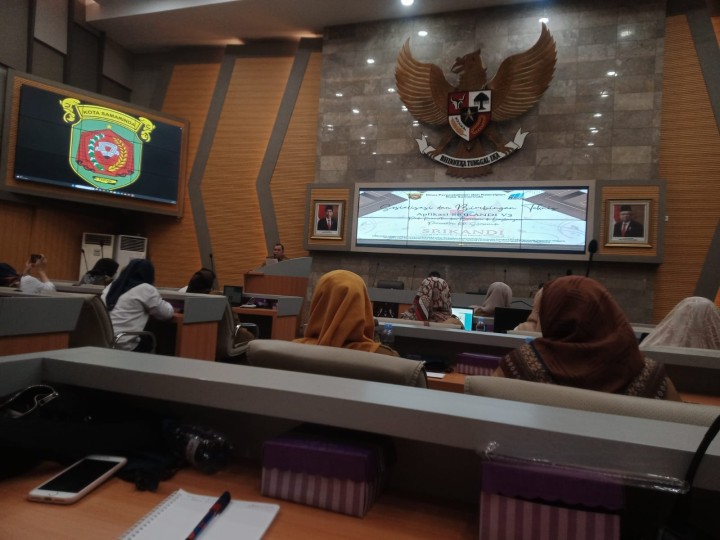 Giat, Selasa 11 Juni 2024, Menghadiri Rapat Sosialisasi Pembentukan petugas Pemuktahiran Data Pemilih (Pantarlih) dalam Pemilihan Gubernur dan Wakil Gubernur dan Wali Kota dan Wakil Wali Kota Tahun 2024 di Ballroom Hotel Aston Samarinda di Lt 17 di hadiri Seklur & Menghadiri Rapat Sosialisasi dan Bimtek Srikandi V3 di Ruang Mangkupalas balaikota dihadiri oleh staf.