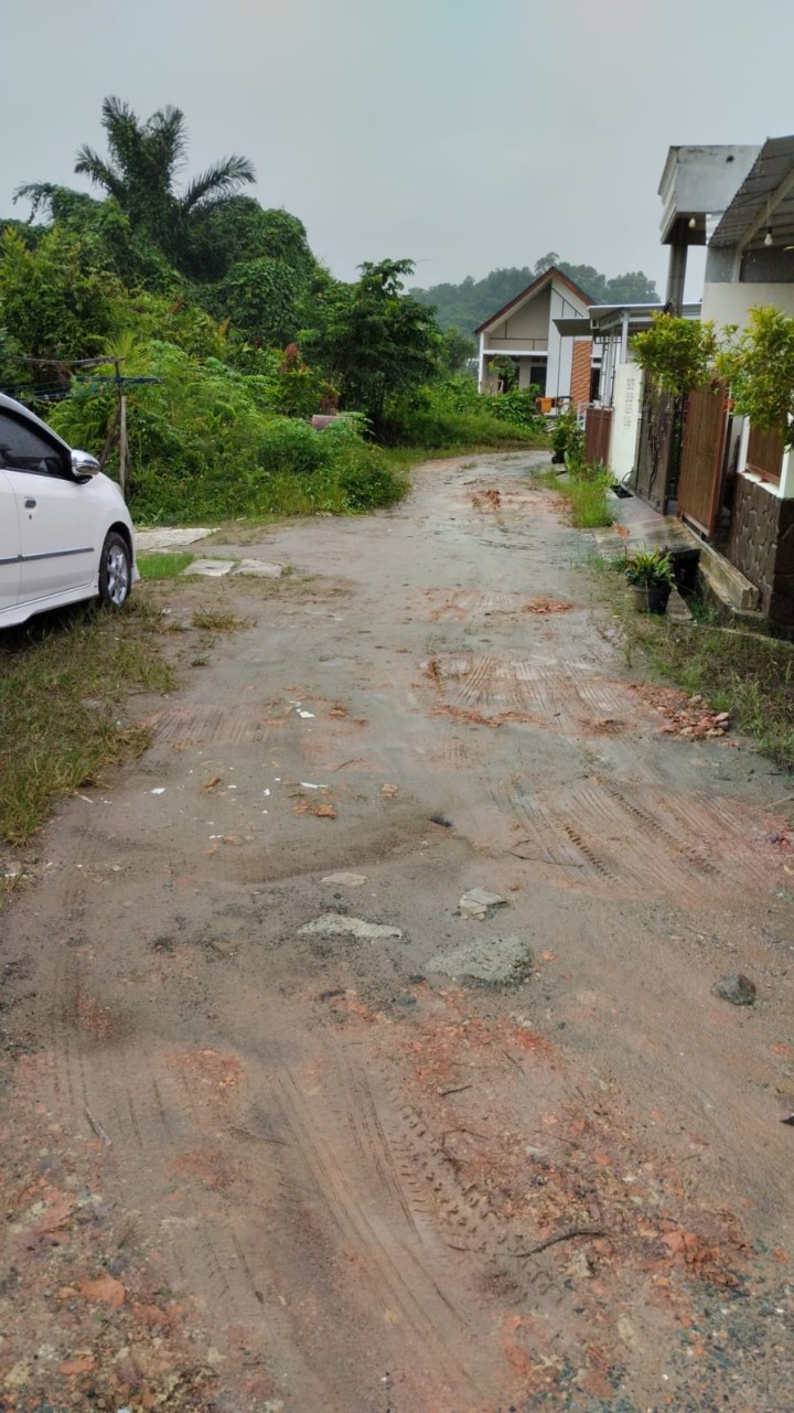 Giat 11 Juni 2024, Menghadiri Rapat Monitoring Pelaporan DAU Specific Grant Pendanaan Kelurahan Tahun Anggaran 2024 di Ruang Rapat BPKAD Kota Samarinda Lt 3 dihadiri oleh Bendahara kelurahan beserta staf. Meninjau lokasi jalan rusak di wilayah kelurahan sempaja barat dihadiri Kasi Ekbang beserta staf & Meninjau lokasi jalan rusak di wilayah kelurahan sempaja barat di hadiri Kasi Ekbang beserta staf.