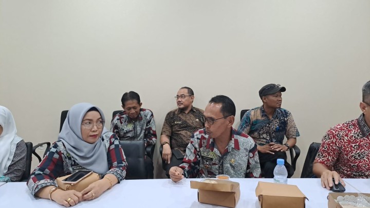 Giat, Kamis 13 Juni 2024, Menghadiri Rapat Evaluasi Pelaksanaan PMT berbahan Lokal di Puskesmas Sempaja di hadiri oleh Kasi Ekbang beserta staf Kesra & Menghadiri Perekaman ID data pemegang Sertifikat Elektronik (Swafoto diri dan KTP) di Ruang Rapat Dinas Kominfo dihadiri Lurah dan Seklur.