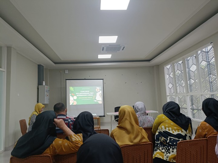 Giat, Kamis 13 Juni 2024, Menghadiri Rapat Evaluasi Pelaksanaan PMT berbahan Lokal di Puskesmas Sempaja di hadiri oleh Kasi Ekbang beserta staf Kesra & Menghadiri Perekaman ID data pemegang Sertifikat Elektronik (Swafoto diri dan KTP) di Ruang Rapat Dinas Kominfo dihadiri Lurah dan Seklur.