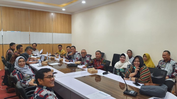 Giat, Kamis 13 Juni 2024, Menghadiri Rapat koordinasi Kegiatan Intervensi Serentak Pencegahan Stunting tahun 2024 di Ruang Mangkupalas balaikota Samarinda dihadiri Lurah & Menghadiri Rapat Bimtek Operator Tanda tangan Elektronik di ruang rapat Kominfo dihadiri oleh staf.