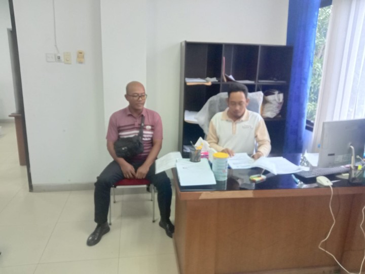 Giat 14 Juni 2024, Menghadiri Permohonan Mediasi Permasalahan Lahan/Tanah yang terletak di Jl HM Ardans RT 12 kelurahan sempaja barat dgn Lahan Andi Nampeng dan PT Bank pasar Ronggolawe di ruangan kantor pemerintah kecamatan Samarinda Utara dihadiri oleh Staf Kasi Tapem kecamatan Samarinda Utara, Kasi Tapem kelurahan beserta staf, Babinsa, Ketua RT 12.& Menghadiri Rapat koordinasi di Ruang Rapat Camat Samarinda Utara di hadiri Lurah.