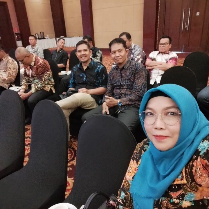Giat, Minggu 16 Juni 2024 Menghadiri Pengukuhan dan Penandatanganan Pakta Integritas Sekretariat PPK dan Sekretariat PPS se-Kota Samarinda untuk pemilihan Gubernur dan Wakil Gubernur serta Wali Kota dan Wakil Wali Kota Tahun 2024 di Hotel Aston Samarinda dihadiri Lurah.