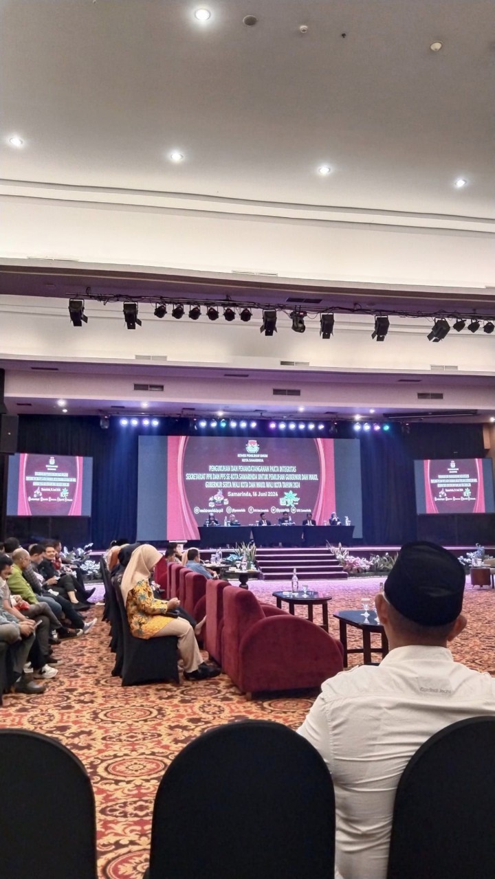 Giat, Minggu 16 Juni 2024 Menghadiri Pengukuhan dan Penandatanganan Pakta Integritas Sekretariat PPK dan Sekretariat PPS se-Kota Samarinda untuk pemilihan Gubernur dan Wakil Gubernur serta Wali Kota dan Wakil Wali Kota Tahun 2024 di Hotel Aston Samarinda dihadiri Lurah.