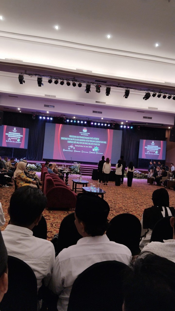 Giat, Minggu 16 Juni 2024 Menghadiri Pengukuhan dan Penandatanganan Pakta Integritas Sekretariat PPK dan Sekretariat PPS se-Kota Samarinda untuk pemilihan Gubernur dan Wakil Gubernur serta Wali Kota dan Wakil Wali Kota Tahun 2024 di Hotel Aston Samarinda dihadiri Lurah.