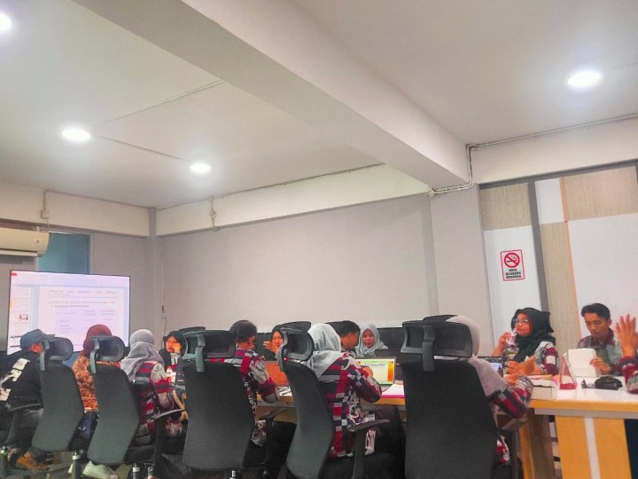 Giat, Kamis 20 Juni 2024 1. Menghadiri Loka Karya Mini Lintas Sektor TW 2 di Aula kantor kecamatan Samarinda Utara di hadiri Kasi Kesra, Peninjauan taman bunga,buah dan  area Jogging track di RT 05 di hadiri Kasi Ekbang beserta staf & Menghadiri Rapat Rekonsiliasi Barang Milik Daerah Tahun Anggaran 2024 di Kantor BPKAD dihadiri Bendahara beserta staf.