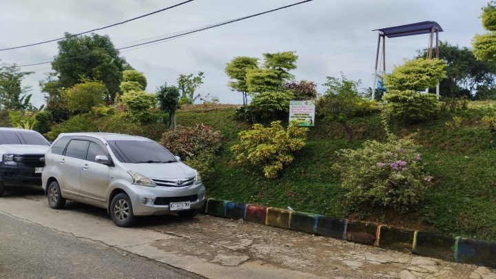 Giat, Kamis 20 Juni 2024 1. Menghadiri Loka Karya Mini Lintas Sektor TW 2 di Aula kantor kecamatan Samarinda Utara di hadiri Kasi Kesra, Peninjauan taman bunga,buah dan  area Jogging track di RT 05 di hadiri Kasi Ekbang beserta staf & Menghadiri Rapat Rekonsiliasi Barang Milik Daerah Tahun Anggaran 2024 di Kantor BPKAD dihadiri Bendahara beserta staf.