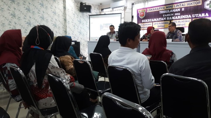 Giat, Kamis 20 Juni 2024 1. Menghadiri Loka Karya Mini Lintas Sektor TW 2 di Aula kantor kecamatan Samarinda Utara di hadiri Kasi Kesra, Peninjauan taman bunga,buah dan  area Jogging track di RT 05 di hadiri Kasi Ekbang beserta staf & Menghadiri Rapat Rekonsiliasi Barang Milik Daerah Tahun Anggaran 2024 di Kantor BPKAD dihadiri Bendahara beserta staf.