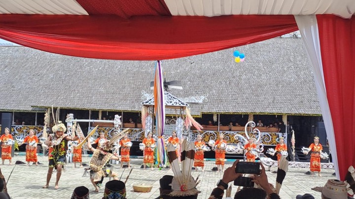 Giat, Kamis 20 Juni 2024 Melaksanakan Mediasi Lokasi tanah di Blok E di Aula kantor kelurahan sempaja barat di pimpin oleh Kasi Tapem beserta staf dan Babinsa dan Ketua RT 02. 7. Menghadiri acara panen tanaman di kelurahan Pampang di hadiri Lurah.