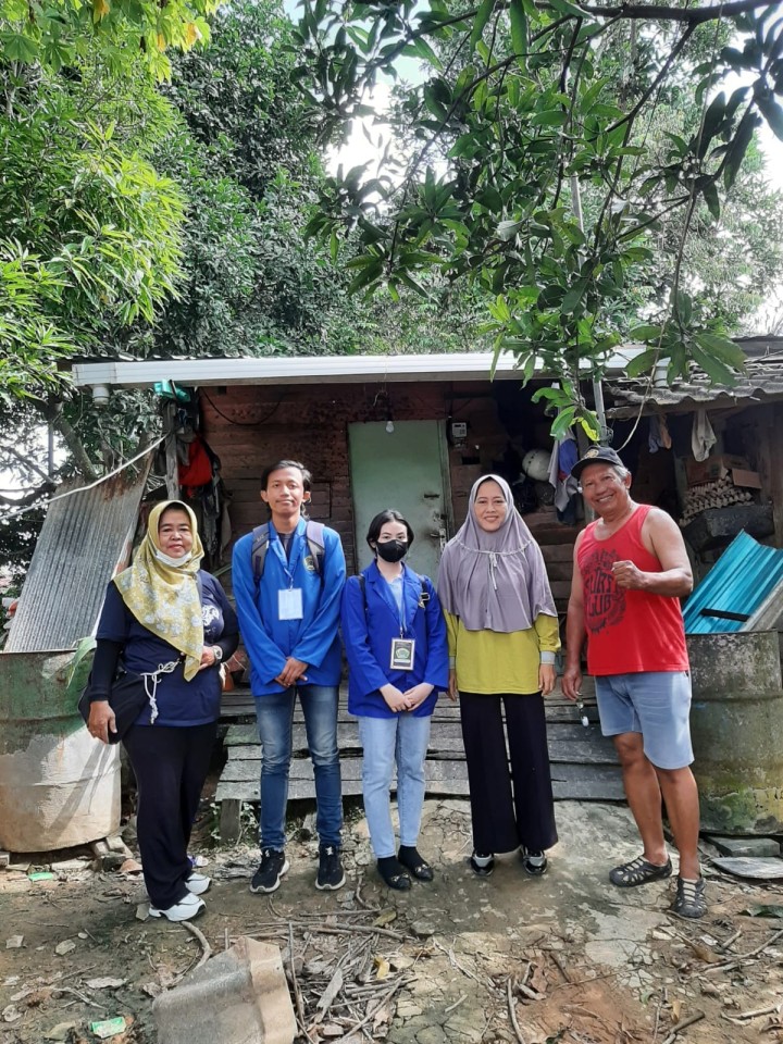 Giat, Jum'at 21 Juni 2024  Meninjau lokasi warga kurang mampu di wilayah RT 07 dan RT 08 pada kelurahan sempaja barat di hadiri Kasi Kesra beserta staf dan Ketua RT 07 Ketua RT 08 dan anak KKN Poltek Samarinda.