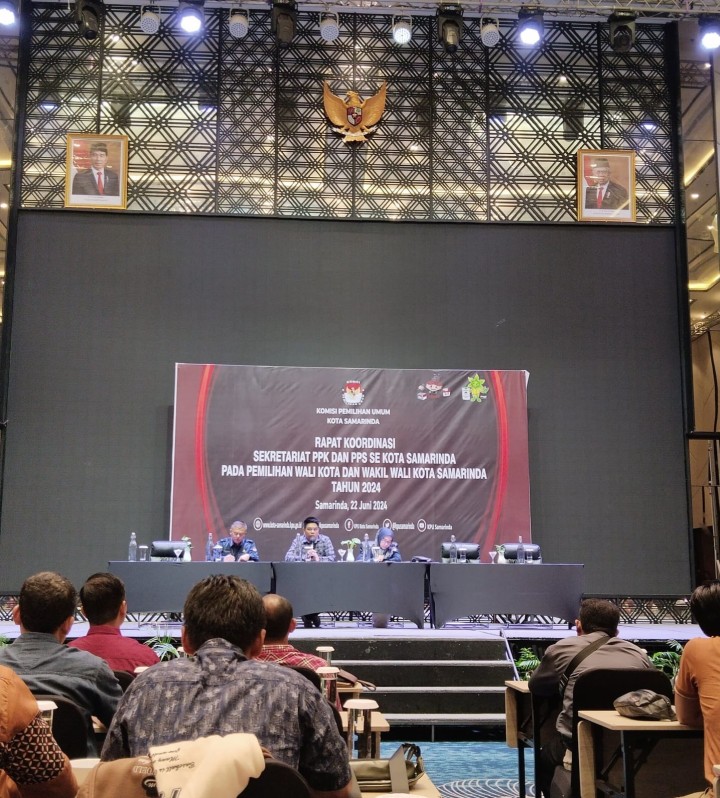 Giat, Sabtu 22 Juni 2024 Menghadiri Rapat Koordinasi Sekretariat PPK dan PPS se-Kota Samarinda pada pemilihan Wali Kota dan Wakil Wali Kota Samarinda Tahun 2024 di Hotel Mercure Samarinda dihadiri Sekretariat PPS kelurahan beserta anggota dan Ketua PPS beserta anggota.