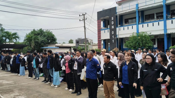 Giat, Senin 24 Juni 2024 Melaksanakan apel Senin pagi di kelurahan sempaja barat di pimpin oleh Seklur & Menghadiri Pelantikan, Pengambilan Sumpah/Janji, Apel Kesiapan dan Bimtek Petugas Pemuktahiran Data Pemilih (Pantarlih) untuk Pemilihan Gubernur dan Wakil Gubernur serta Wali Kota dan Wakil Wali Kota Tahun 2024 di SDN 011 Samarinda Utara, Kebon Agung Jl. Poros Samarinda Bontang di hadiri Sekretaris, Sekretariat PPS kelurahan dan Anggota dan Ketua PPS dan Anggota, Babinsa dan Bhabinkamtibmas.