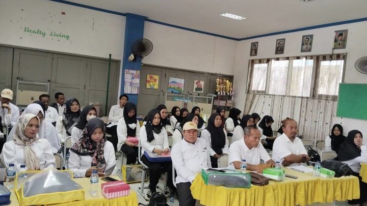 Giat, Senin 24 Juni 2024 Melaksanakan apel Senin pagi di kelurahan sempaja barat di pimpin oleh Seklur & Menghadiri Pelantikan, Pengambilan Sumpah/Janji, Apel Kesiapan dan Bimtek Petugas Pemuktahiran Data Pemilih (Pantarlih) untuk Pemilihan Gubernur dan Wakil Gubernur serta Wali Kota dan Wakil Wali Kota Tahun 2024 di SDN 011 Samarinda Utara, Kebon Agung Jl. Poros Samarinda Bontang di hadiri Sekretaris, Sekretariat PPS kelurahan dan Anggota dan Ketua PPS dan Anggota, Babinsa dan Bhabinkamtibmas.