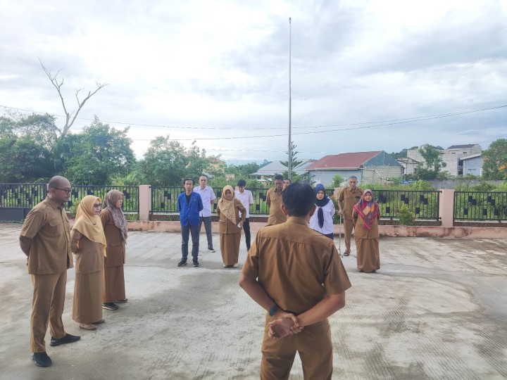 Giat, Senin 24 Juni 2024 Melaksanakan apel Senin pagi di kelurahan sempaja barat di pimpin oleh Seklur & Menghadiri Pelantikan, Pengambilan Sumpah/Janji, Apel Kesiapan dan Bimtek Petugas Pemuktahiran Data Pemilih (Pantarlih) untuk Pemilihan Gubernur dan Wakil Gubernur serta Wali Kota dan Wakil Wali Kota Tahun 2024 di SDN 011 Samarinda Utara, Kebon Agung Jl. Poros Samarinda Bontang di hadiri Sekretaris, Sekretariat PPS kelurahan dan Anggota dan Ketua PPS dan Anggota, Babinsa dan Bhabinkamtibmas.