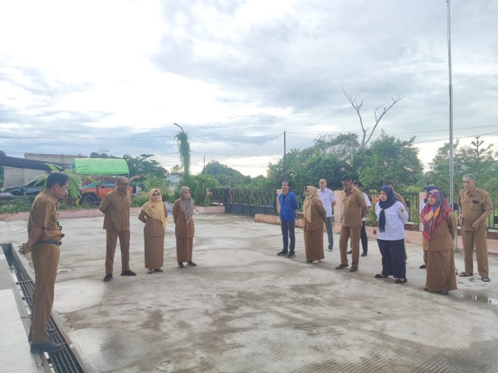 Giat, Senin 24 Juni 2024 Melaksanakan apel Senin pagi di kelurahan sempaja barat di pimpin oleh Seklur & Menghadiri Pelantikan, Pengambilan Sumpah/Janji, Apel Kesiapan dan Bimtek Petugas Pemuktahiran Data Pemilih (Pantarlih) untuk Pemilihan Gubernur dan Wakil Gubernur serta Wali Kota dan Wakil Wali Kota Tahun 2024 di SDN 011 Samarinda Utara, Kebon Agung Jl. Poros Samarinda Bontang di hadiri Sekretaris, Sekretariat PPS kelurahan dan Anggota dan Ketua PPS dan Anggota, Babinsa dan Bhabinkamtibmas.