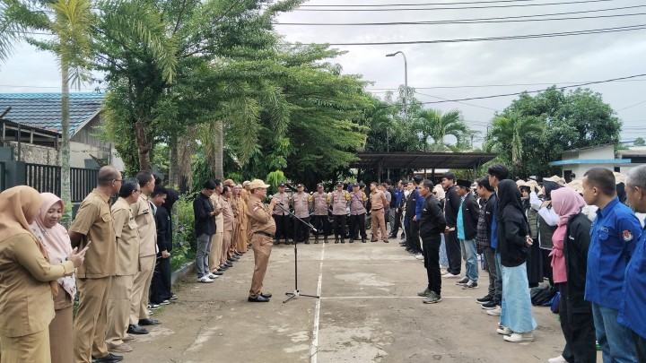 Giat, Senin 24 Juni 2024 Melaksanakan apel Senin pagi di kelurahan sempaja barat di pimpin oleh Seklur & Menghadiri Pelantikan, Pengambilan Sumpah/Janji, Apel Kesiapan dan Bimtek Petugas Pemuktahiran Data Pemilih (Pantarlih) untuk Pemilihan Gubernur dan Wakil Gubernur serta Wali Kota dan Wakil Wali Kota Tahun 2024 di SDN 011 Samarinda Utara, Kebon Agung Jl. Poros Samarinda Bontang di hadiri Sekretaris, Sekretariat PPS kelurahan dan Anggota dan Ketua PPS dan Anggota, Babinsa dan Bhabinkamtibmas.