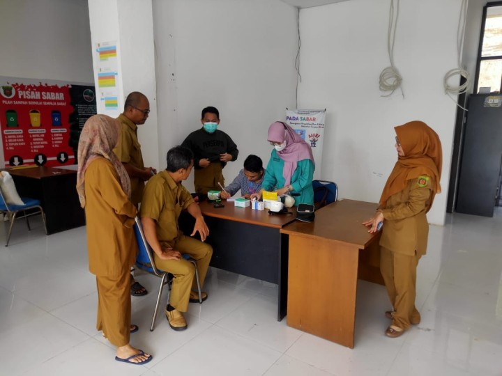 Giat, Selasa 25 Juni 2024, Pemeriksaan Kesehatan dari Puskesmas Sempaja untuk seluruh Staf Kelurahan Sempaja Barat & Melakukan Mediasi Tanah di Gang Jambu Citra RT 2 di pimpin Kasi Tapem beserta staf, Babinsa dan Ketua RT 02 di Aula kantor kelurahan sempaja barat.