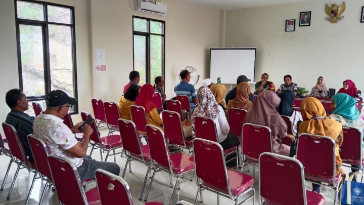 Giat, Kamis 27 Juni 2024, Koordinasi Gerakan Buka Posyandu Bayangan serentak pada tanggal 29 Juni 2024 untuk berkomitmen mencapai sasaran 100% (Bayi,Balita, Bumil dan Catin) di hadiri oleh Seklur, Kasi Kesra, Ketua RT se-kelurahan sempaja barat, Ketua Posyandu, Ketua Dasawisma, Babinsa, Ketua LPM, Kepala Puskesmas Sempaja.
