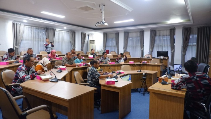 Giat, Kamis 27 Juni 2024, Rapat koordinasi Batas Wilayah Se-Kecamatan Samarinda Sungai Pinang dan Se-Kecamatan Samarinda Utara di Ruang Sembuyutan Lt 3 Balaikota Samarinda dihadiri Kasi Tapem.