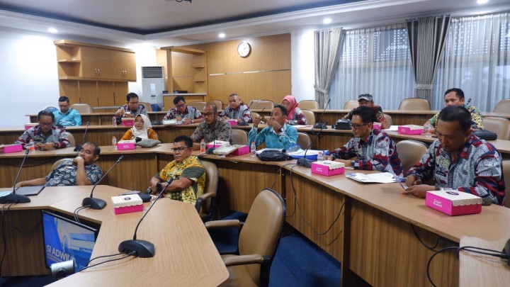 Giat, Kamis 27 Juni 2024, Rapat koordinasi Batas Wilayah Se-Kecamatan Samarinda Sungai Pinang dan Se-Kecamatan Samarinda Utara di Ruang Sembuyutan Lt 3 Balaikota Samarinda dihadiri Kasi Tapem.