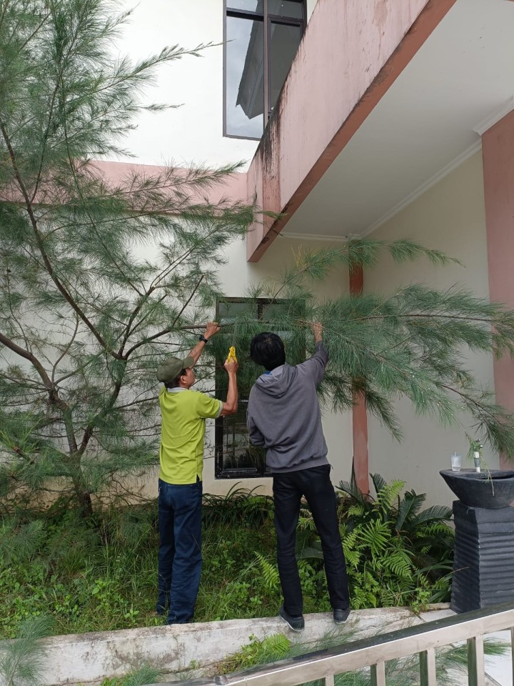 Giat, Jum'at 28 Juni 2024 Menghadiri Rapat Koordinasi dan Pengarahan/Pembina PSM Kota Samarinda di Aula Kecamatan Samarinda Utara di hadiri Kasi Kesra & Melaksanakan kerja bakti kebersihan lingkungan kantor kelurahan sempaja barat di ikuti seluruh staf kelurahan sempaja barat.