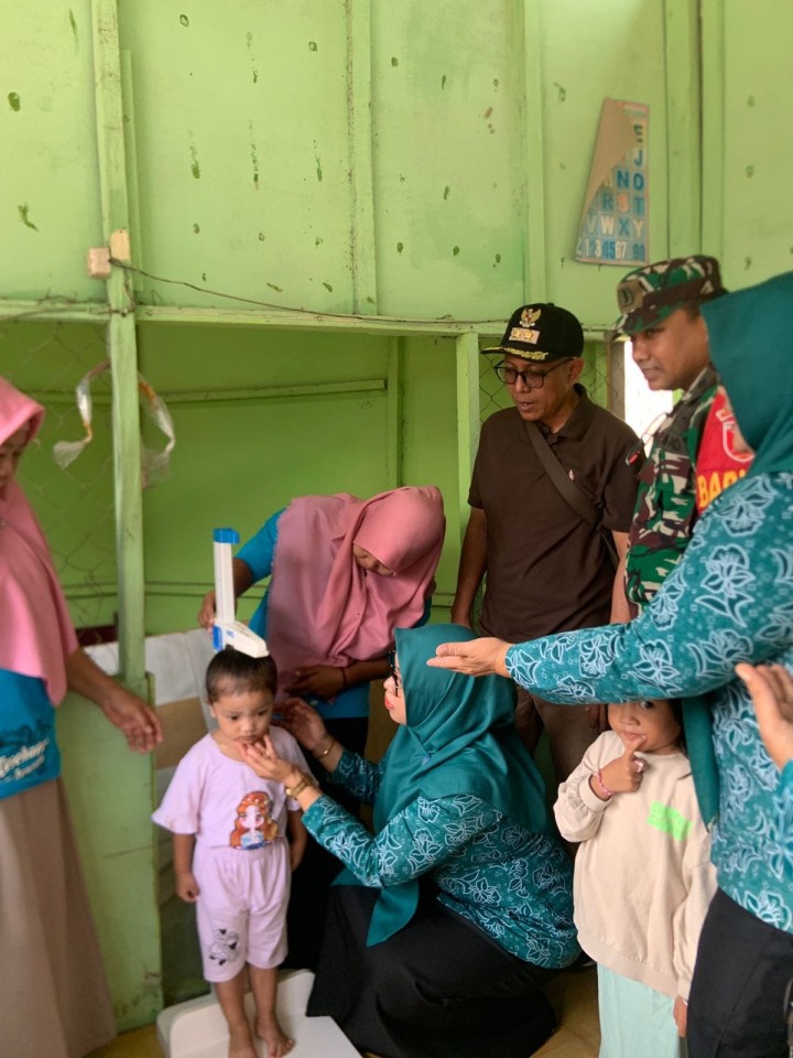Giat, Sabtu 29 Juni 2024 Mengikut Pelayanan Kegiatan Intervensi Serentak Pencegahan Stunting dalam rangka mendongkrak capaian kunjungan Bayi, Balita, Bumil dan Catin 100% pada Posyandu di wilayah Kelurahan Sempaja Barat di hadiri Lurah, Sekretaris Camat, Ketua PKK kelurahan, Wakil Ketua PKK kecamatan, Seklur, Babinsa, Puskesmas Sempaja.