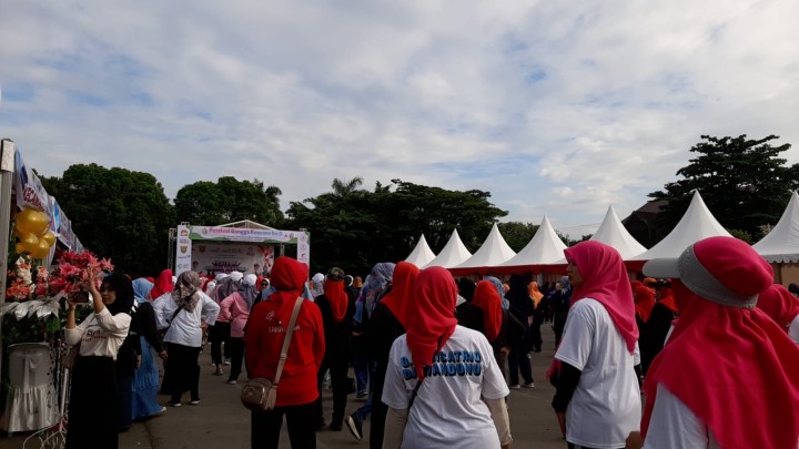 Giat, Kamis 04 Juli 2024 Menghadiri Festival Bangga Kencana ke-2 dalam rangka Hari Keluarga Nasional ke-31 Kota Samarinda Tahun 2024 di Halaman GOR Segiri Samarinda dihadiri Kasi Kesra & Hari kedua Pemeriksaan Kesehatan (Gratis) oleh Rumah Sakit Umum Daerah Korpri Kalimantan Timur di kantor kelurahan sempaja barat untuk seluruh warga.