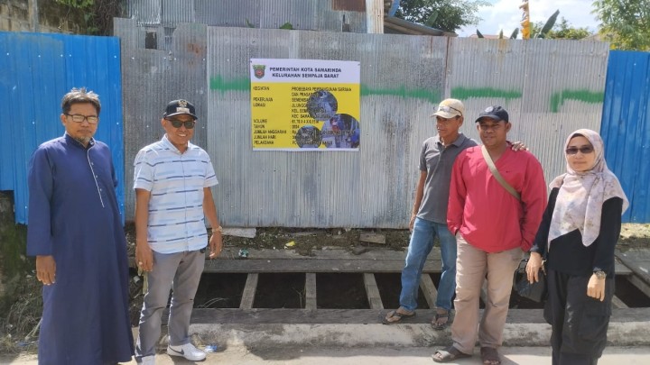 Giat Sore, Jum'at 05 Juli 2024 Monitoring pekerjaan pada kegiatan Probebaya bidang Sapras Tahun Anggaran 2024 di wilayah kelurahan sempaja barat di hadiri Lurah, Kasi Ekobang dan Ketua RT Semenisasi jalan pada Jl. KH Wahid Hasyim di GG Unggul RT 10, Semenisasi jalan pada Jl KH Wahid Hasyim di Gg. Ramania RT 11 & Rehab Musholla pada Jl. KH Wahid Hasyim GG Lorong Abadi di RT 12.