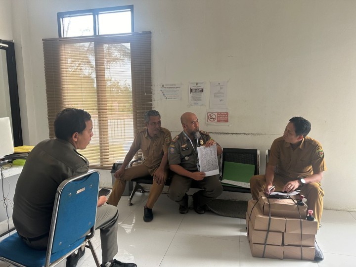 Giat, Senin 08 Juli 2024,  Melaksanakan apel Senin pagi di kelurahan sempaja barat di pimpin oleh Seklur, Peninjauan Lokasi tanah dihadiri oleh Kasi Tapem beserta staf & Penerimaan perlengkapan Satlinmas dari Satpol-PP.
