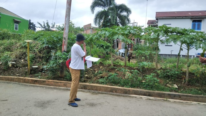 Giat, Senin 08 Juli 2024,  Melaksanakan apel Senin pagi di kelurahan sempaja barat di pimpin oleh Seklur, Peninjauan Lokasi tanah dihadiri oleh Kasi Tapem beserta staf & Penerimaan perlengkapan Satlinmas dari Satpol-PP.